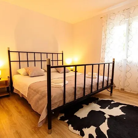 Comfortable 3 Bedroom Nancy Apartmán Split