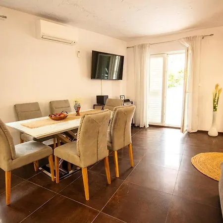 Comfortable 3 Bedroom Nancy スプリト