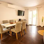 Comfortable 3 Bedroom Nancy سبليت